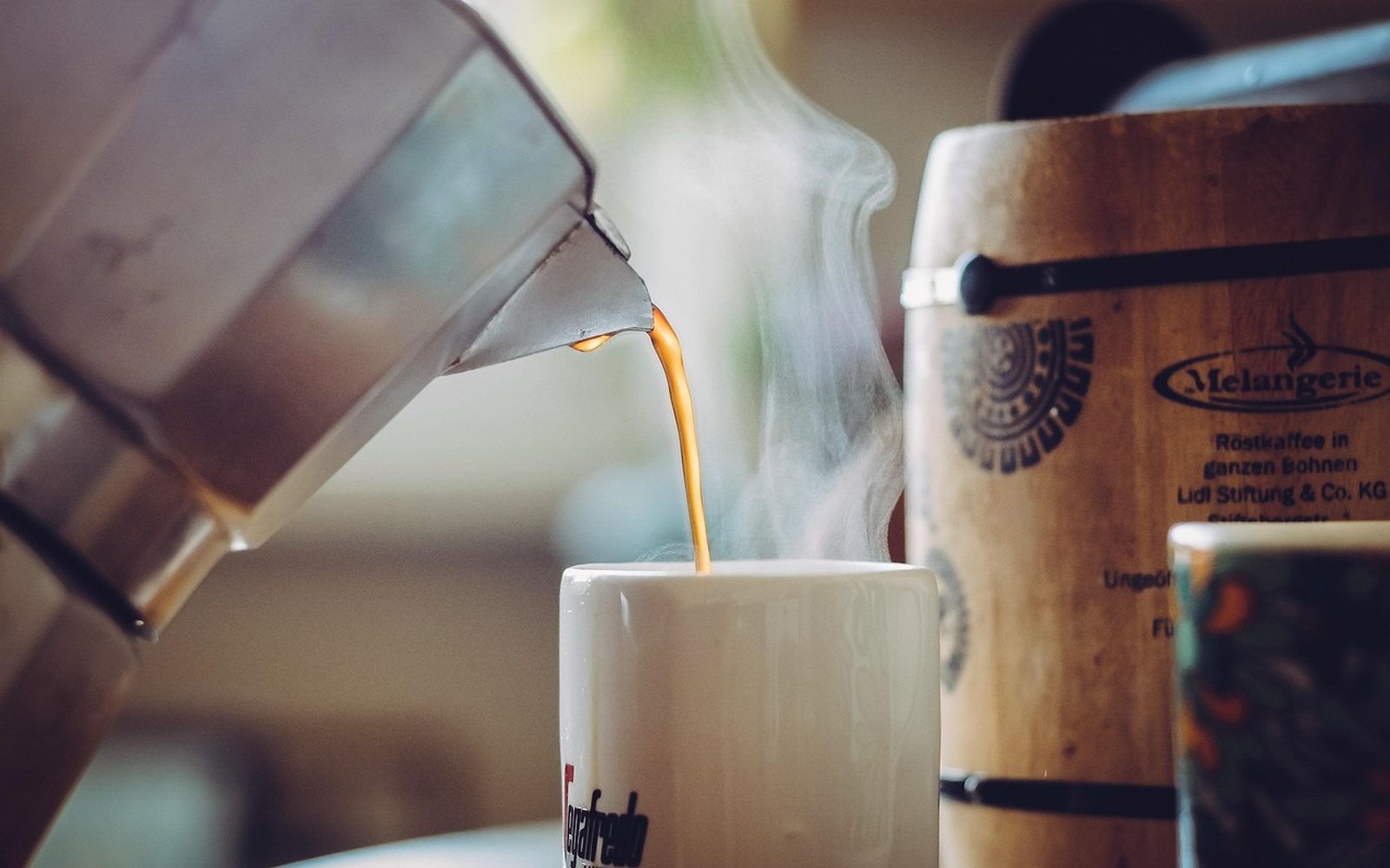 Dès aujourd&rsquo;hui, le café trop chaud menace votre santé : ce que vous devez savoir