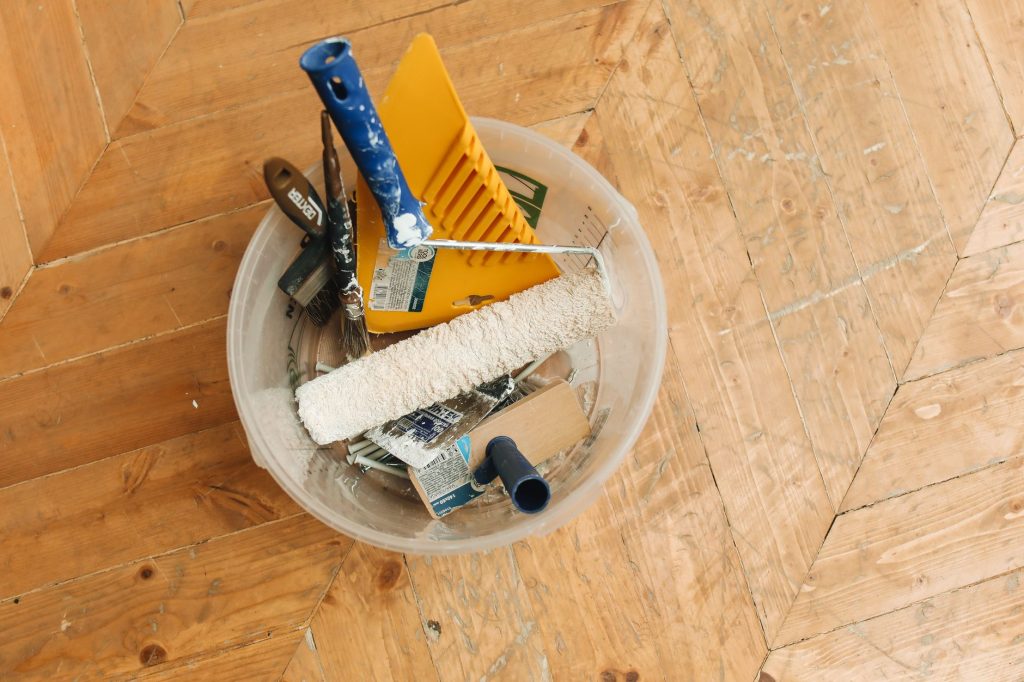 9 outils indispensables pour réparer la maison sans dépenser cher