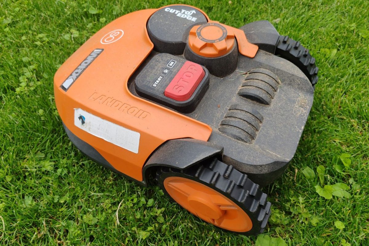 Robot tondeuse ou coupe‑bordures : lequel choisir ?