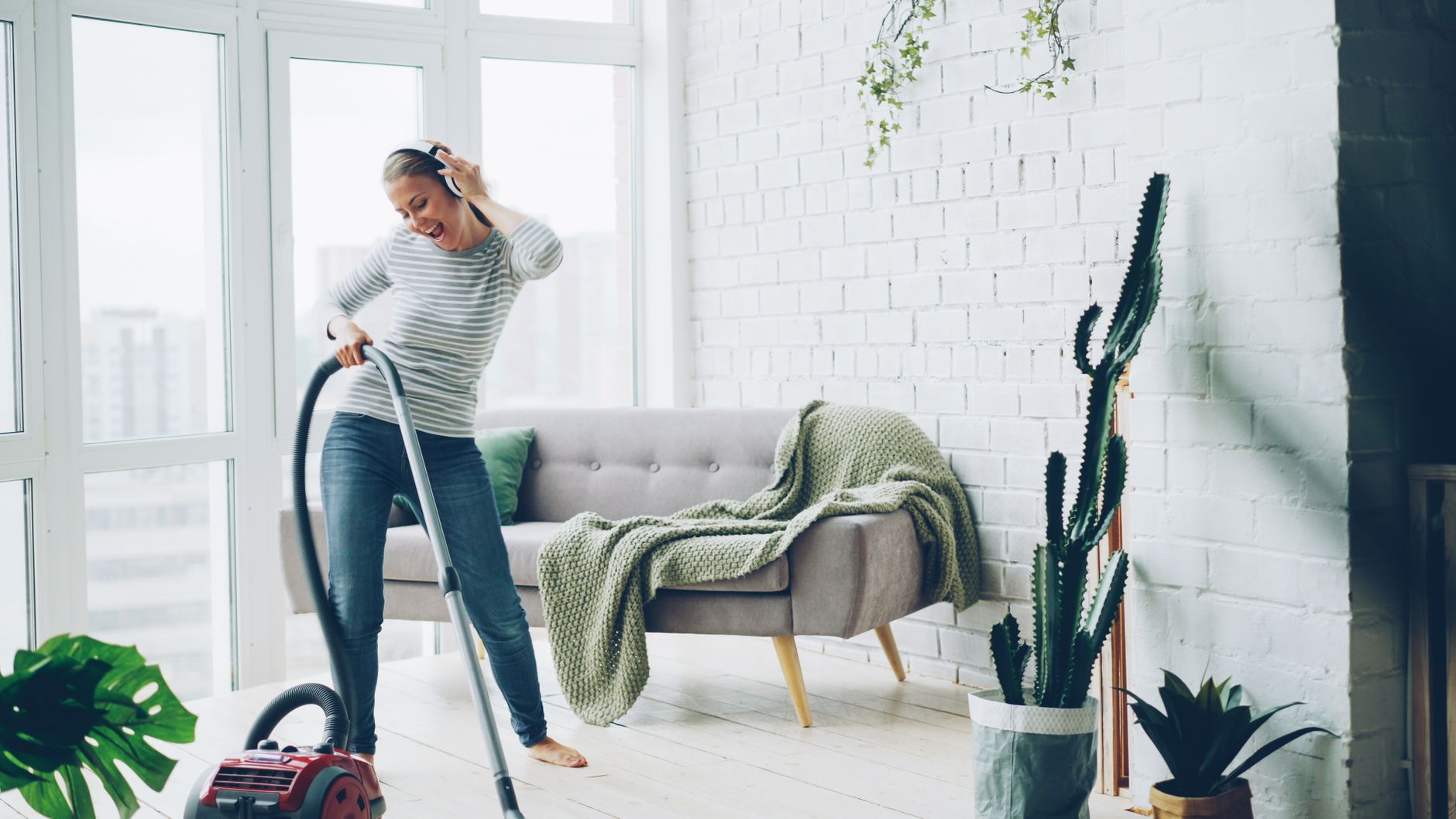 Soulager le mal de dos : gestes quotidiens à la maison