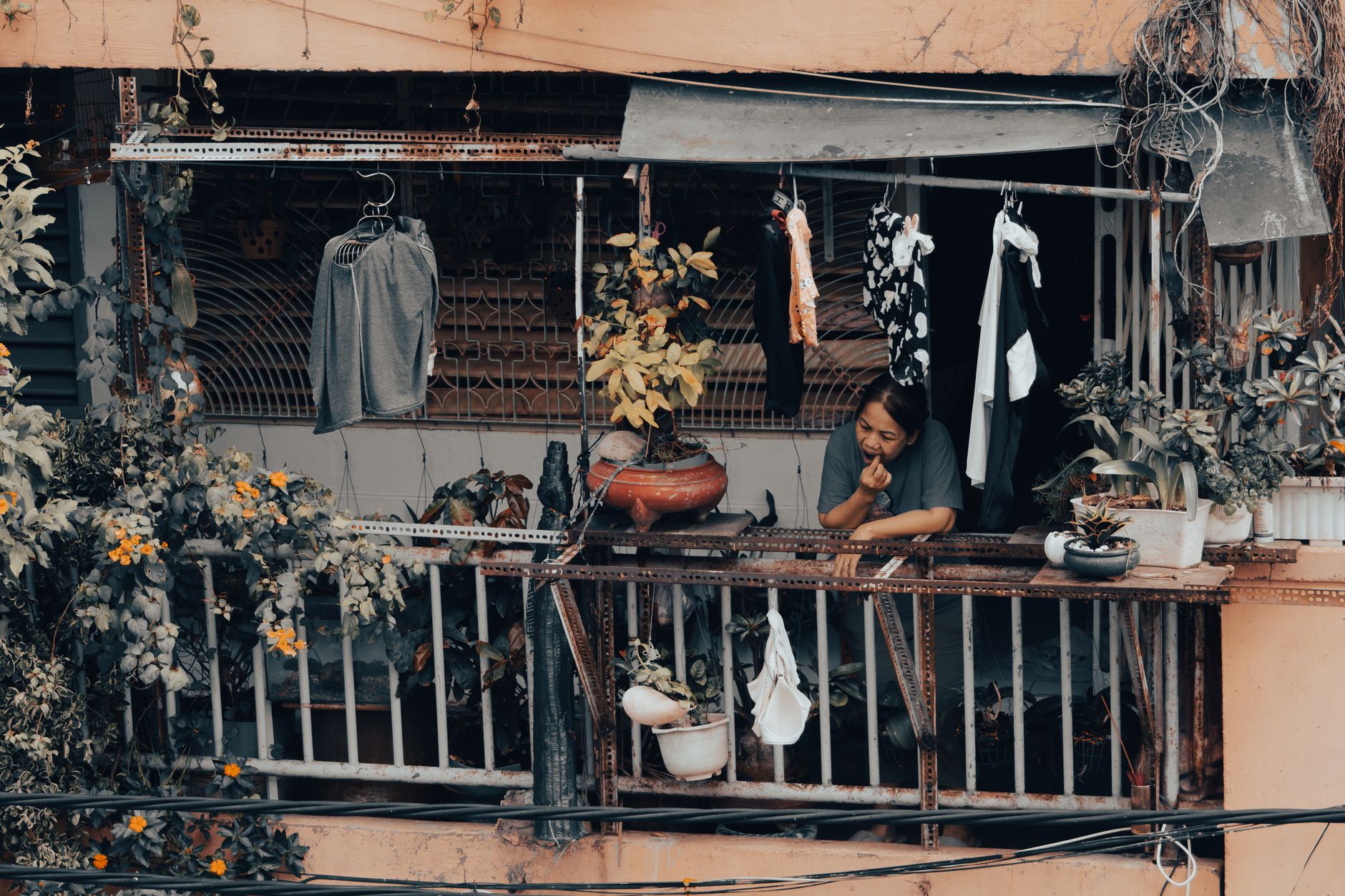 Aménager un petit balcon urbain et économique