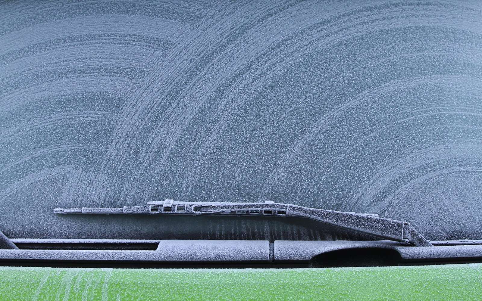 Changer ses essuie-glaces : la bonne référence, sans rien casser