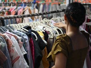 Friperie et dépôt-vente : comment bien acheter en seconde main